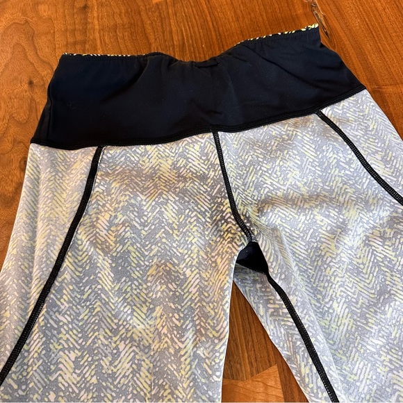 Sweaty Betty 7/8 The Power Leggings. Size XS, fits more like S. - Picture 13 of 14